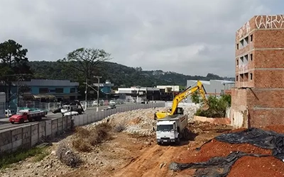 DEMOLIÇÃO DE GRANDE PORTE