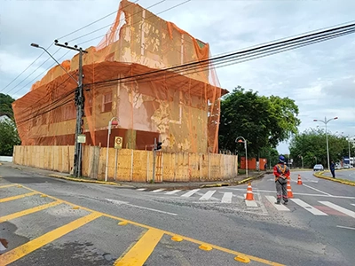 DEMOLIÇÃO DE PEQUENO PORTE