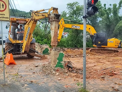 DEMOLIÇÃO DE PRÉDIOS