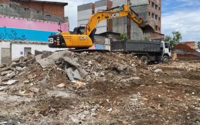 DEMOLIÇÃO MECANIZADA